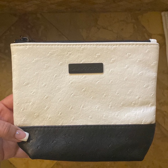 SkinMedica cosmetics bag - Picture 3 of 7